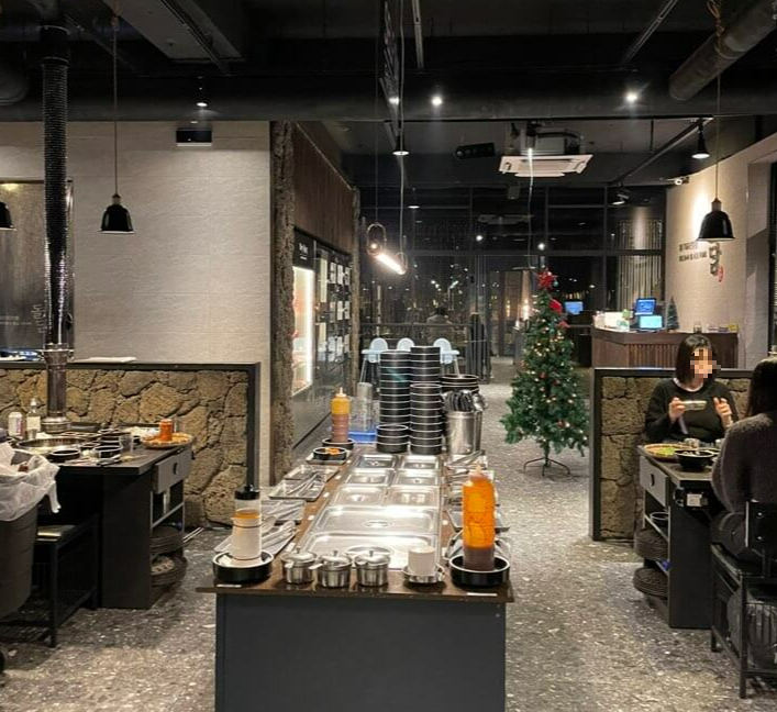 제주도-중문-흑돼지-맛집-돌담-실내