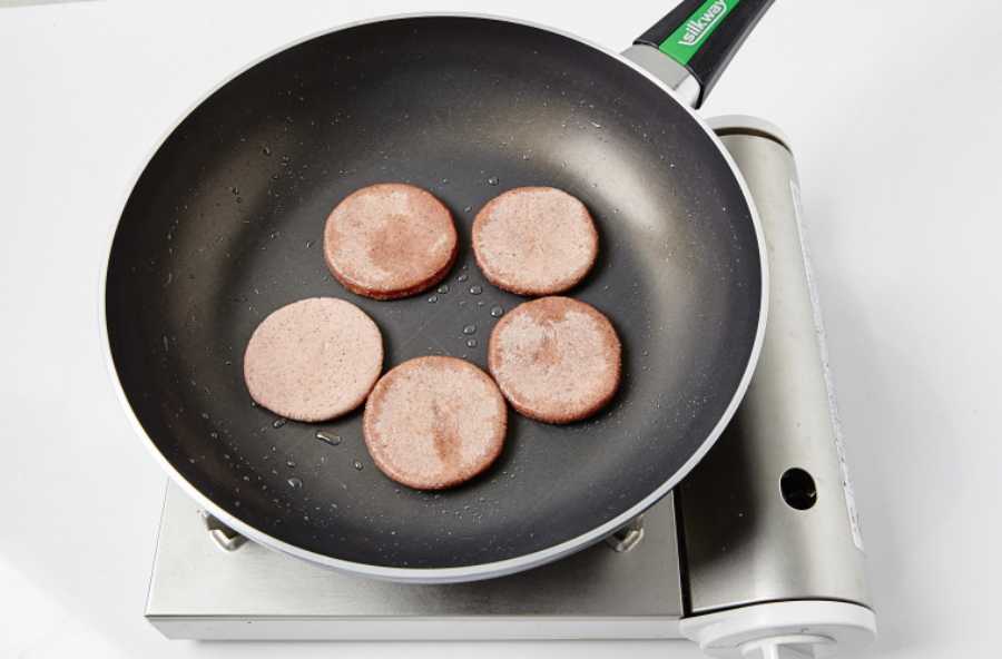 수수반죽-팬-식용유