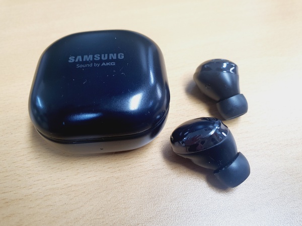 검은색-블루투스-이어폰