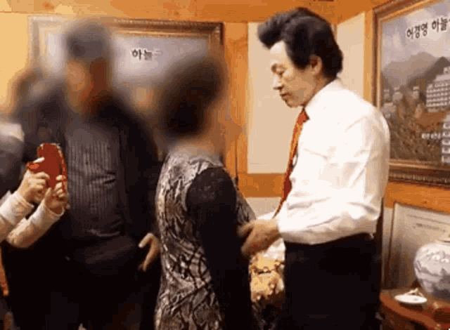 정치하는 교주 '허경영' 멀티버스와 프로필