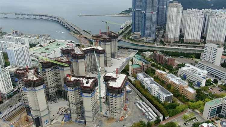 대연4구역 더비치푸르지오 공사현장