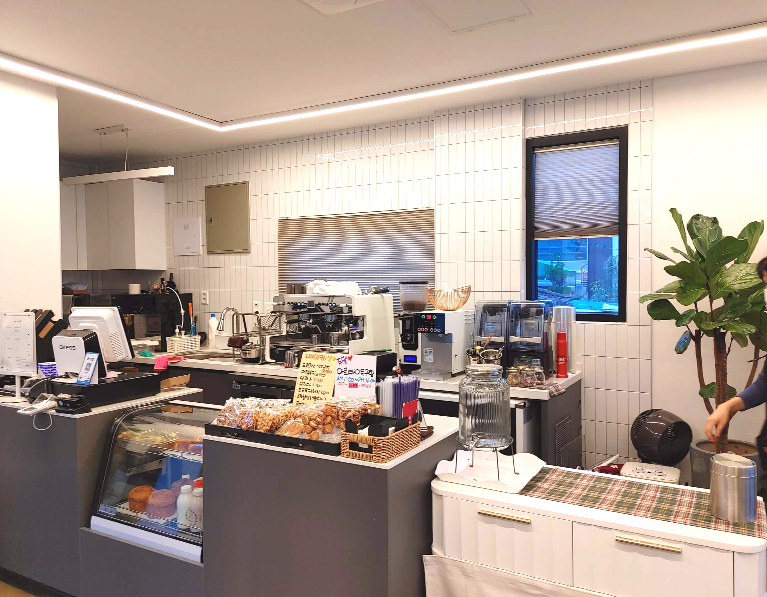 더_카이트21_카페_카운터