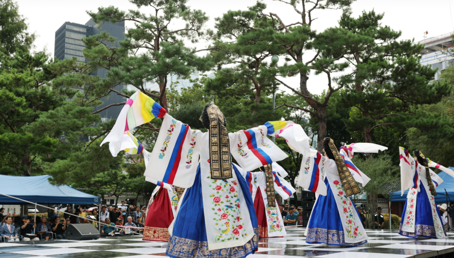 2025년 지역 축제 속 전통 악기 제작 시연
