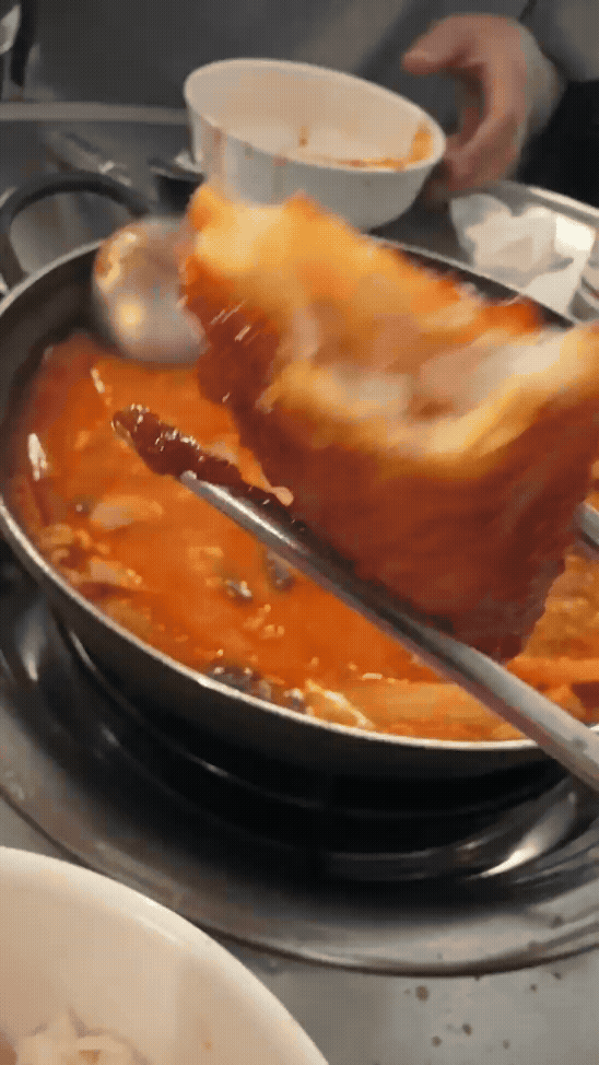 마곡 경아식당 야끼만두무침 도톰한 만두피와 당면 속