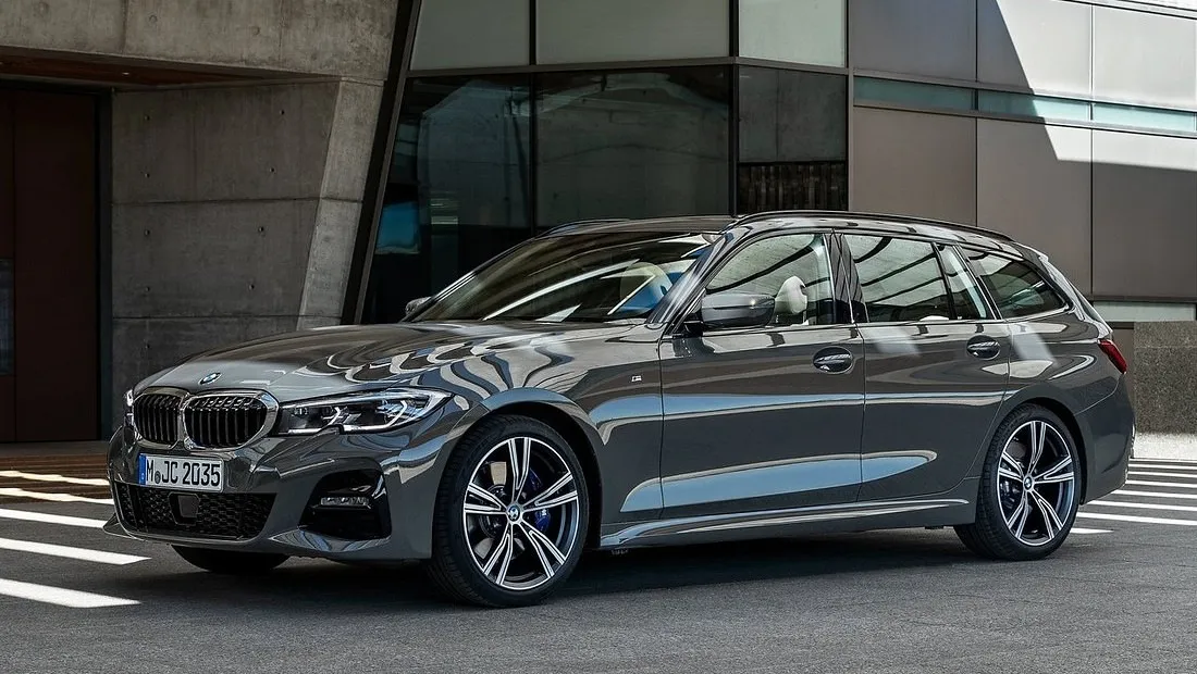 BMW 320i 3시리즈 투어링 가격 실구매가 모의견적 제원 옵션 카탈로그 외관 디자인 내부 색상 디자인 인테리어 편의사양 안전사양 총정리