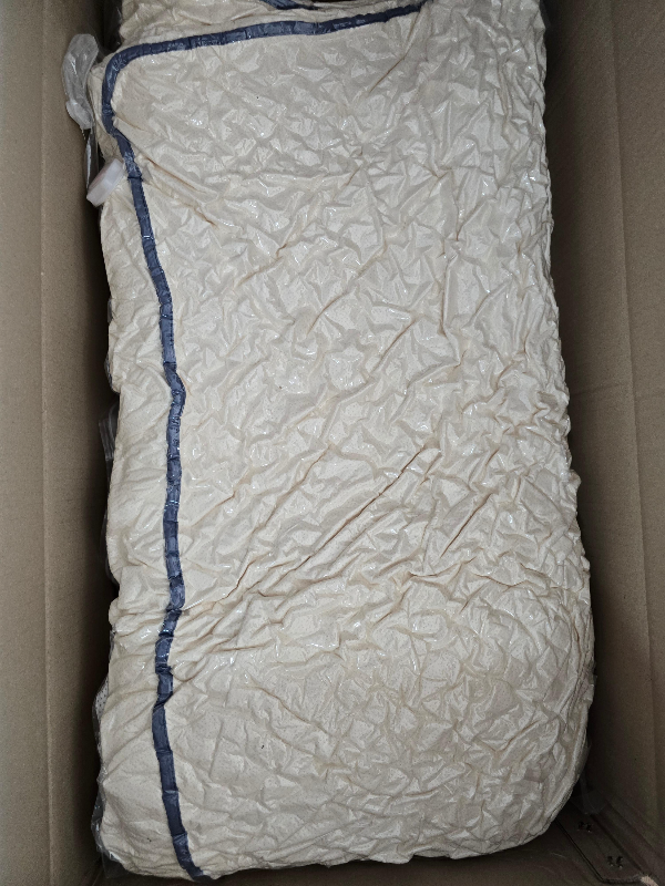 느웰 천연 라텍스 매트리스 미디엄 하드 압축팩으로 배송되어 온 모습