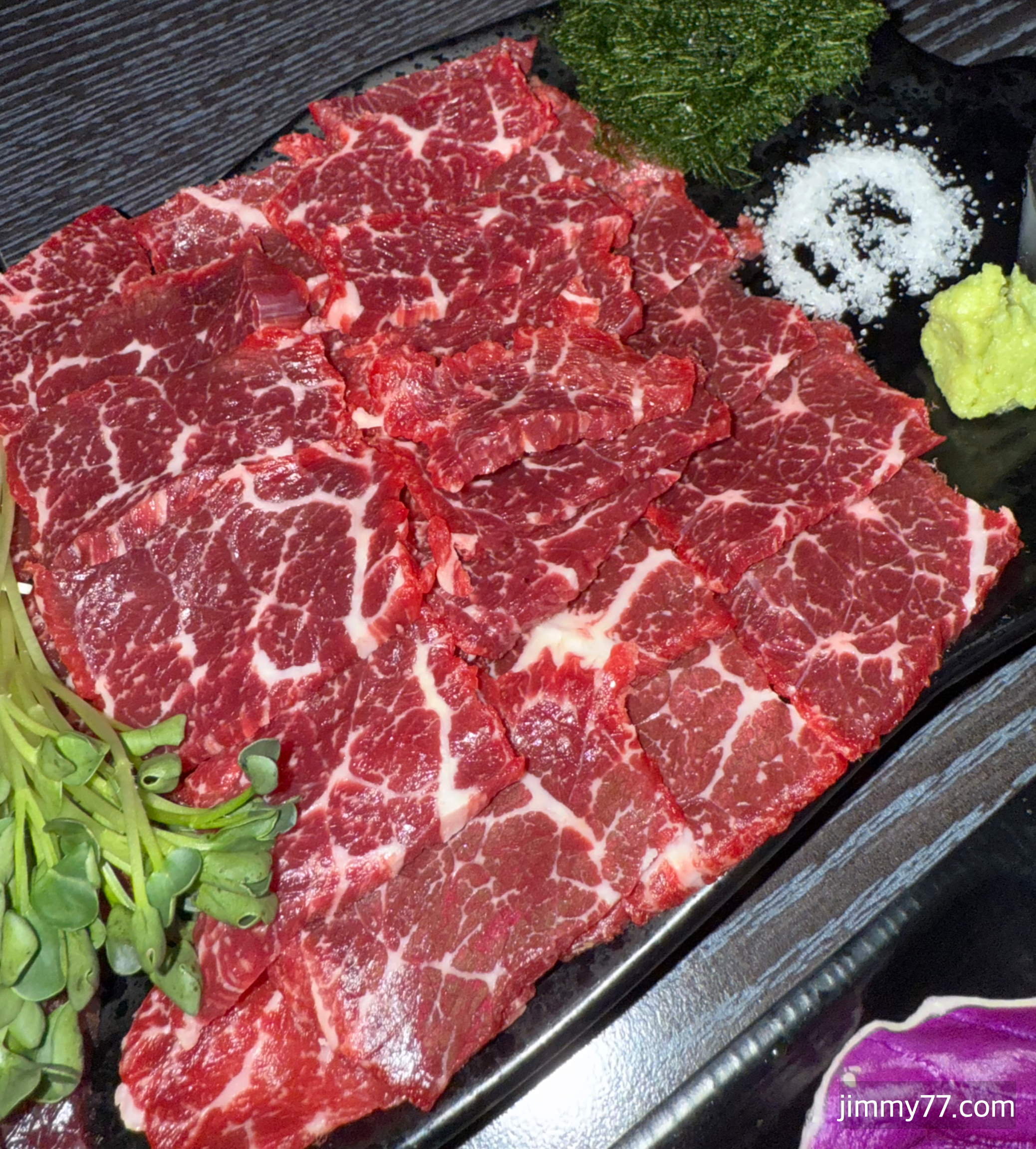 뭉티기와꽃사시미