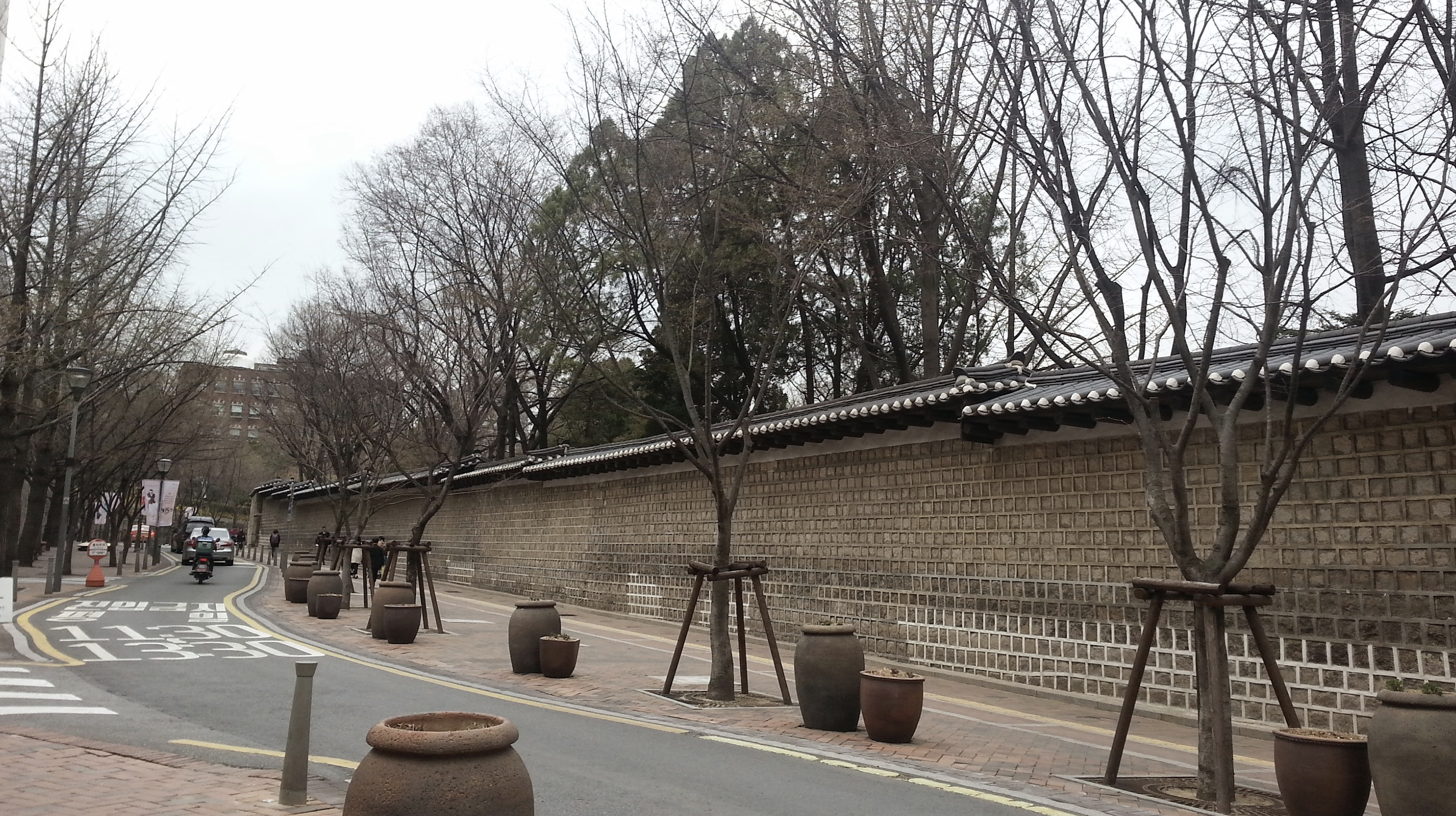 고즈넉한 덕수궁 돌담길의 모습