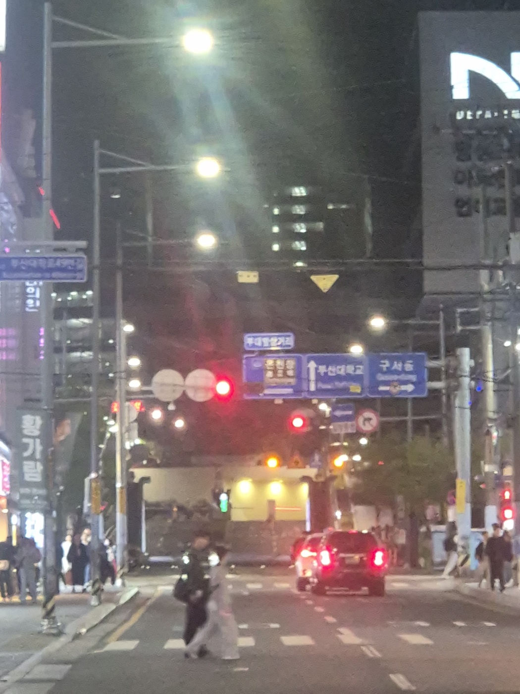 부산대학교 정문 앞 거리 사진