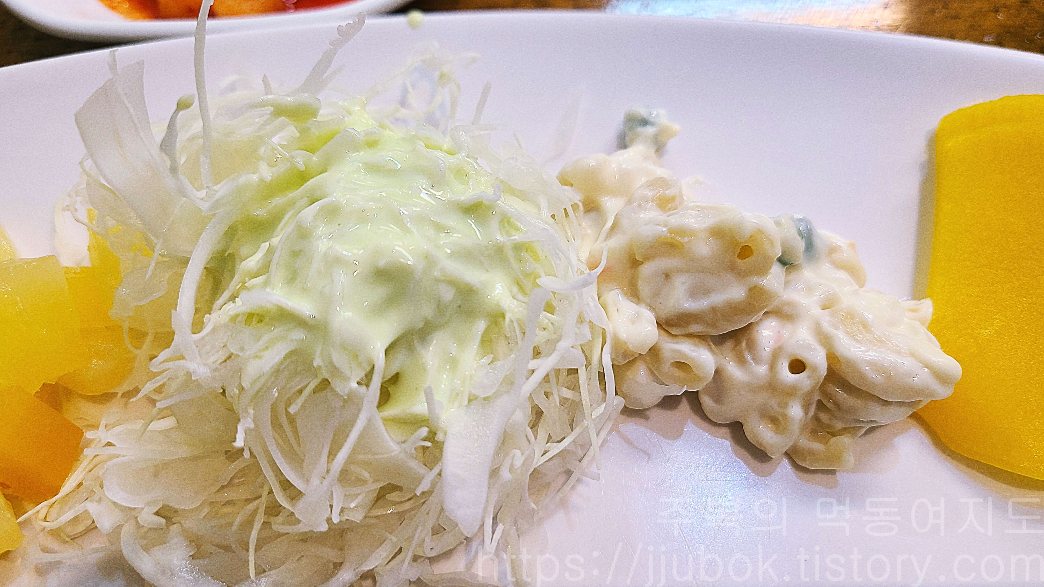 망원동즉석우동-돈가스-밑반찬-샐러드