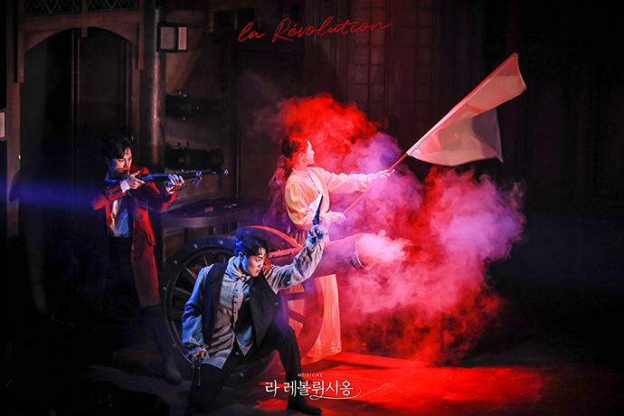 라-레볼뤼시옹-스틸컷1