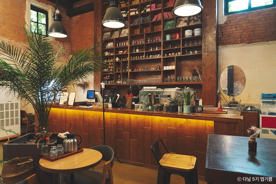 군산 가볼만한곳 - 틈(TEUM)