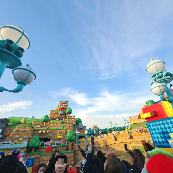 닌텐도 게임 속 같은 슈퍼 닌텐도 월드 내부