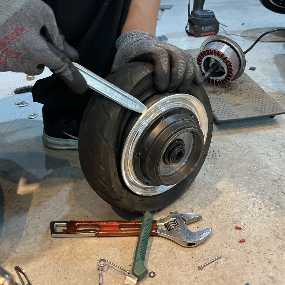 전동스쿠터 수리 AS 센터 - 이디뚜뚜 타이어 펑크 교체