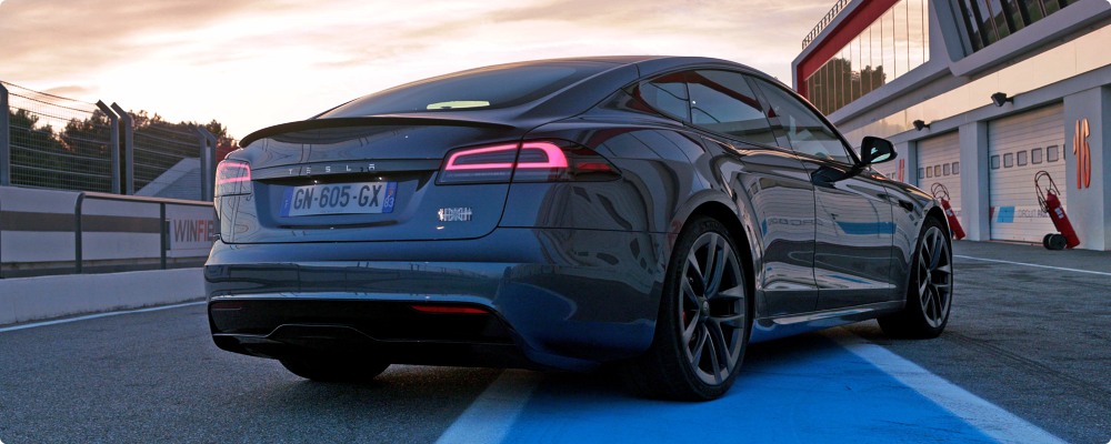 테슬라 모델 S 플레이드