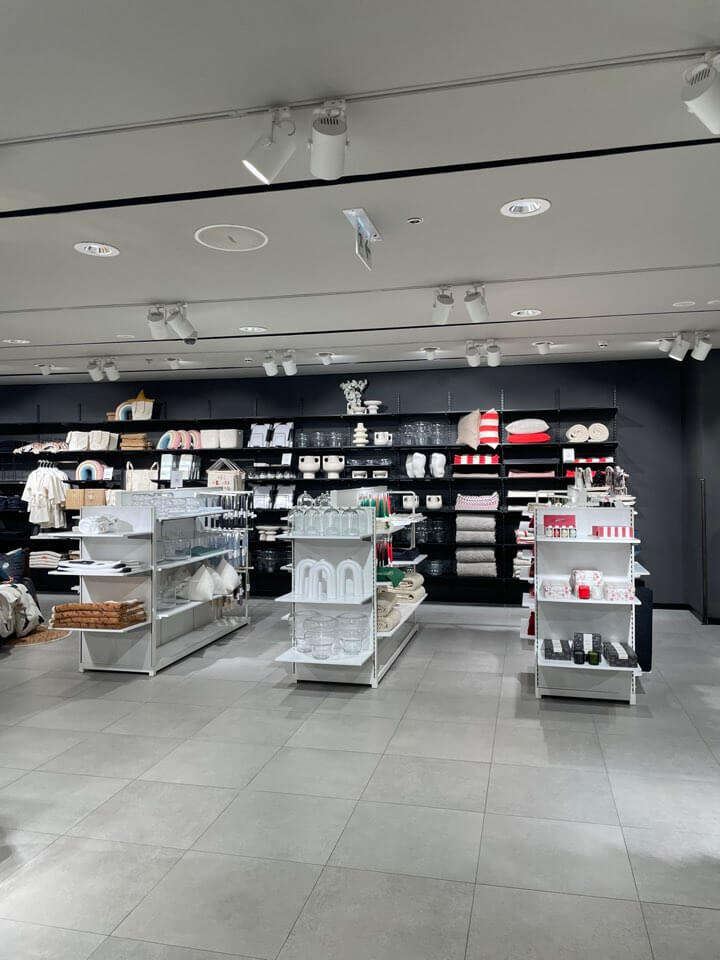 아얄라몰-에이치엔엠-홈-구경