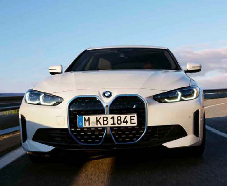 BMWi4사진