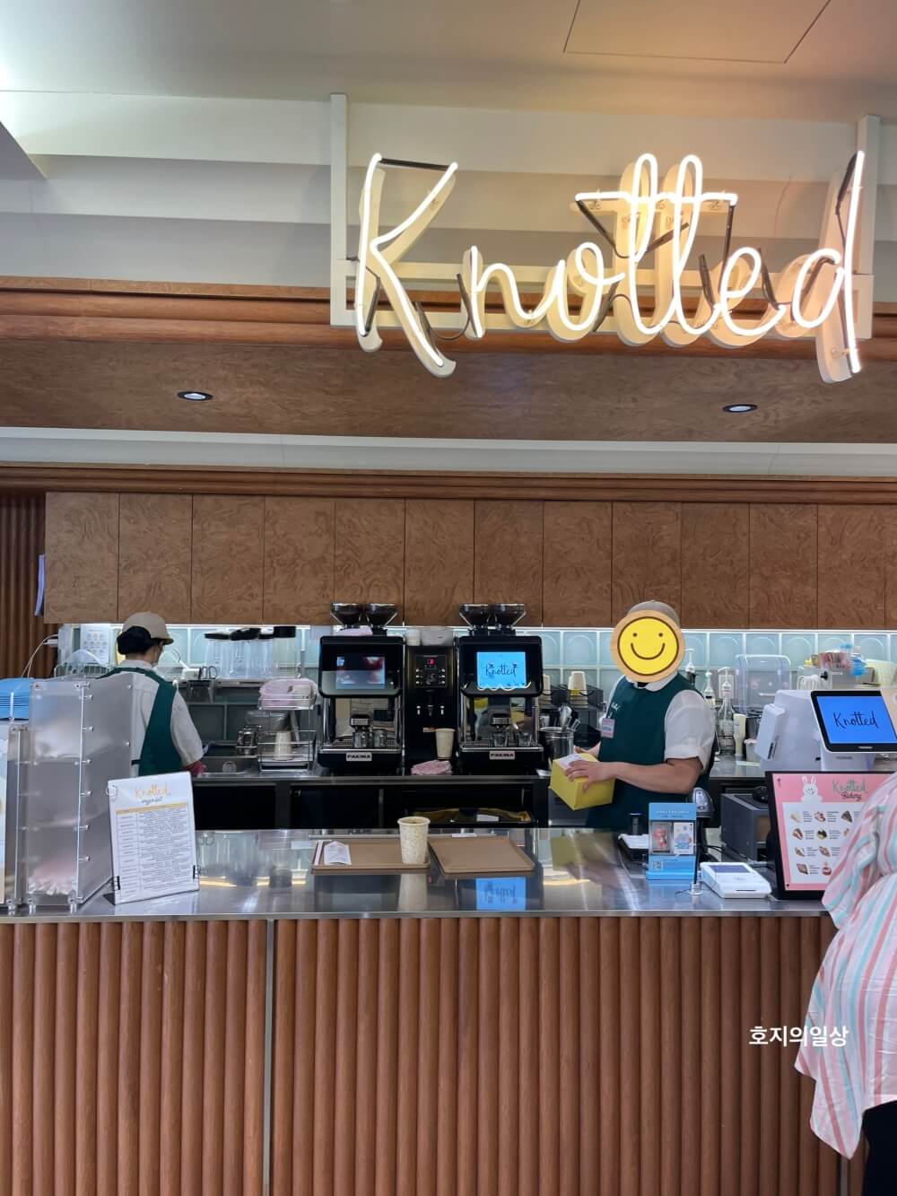 카페 노티드 강남 카카오 - 주무 카운터 모습