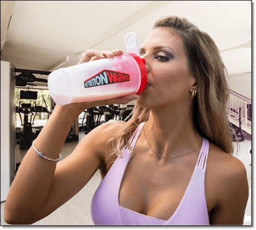 음료수 마시는 여자