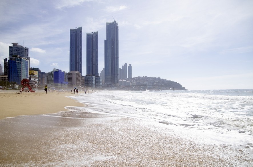 부산 해운대 파도치는 모습