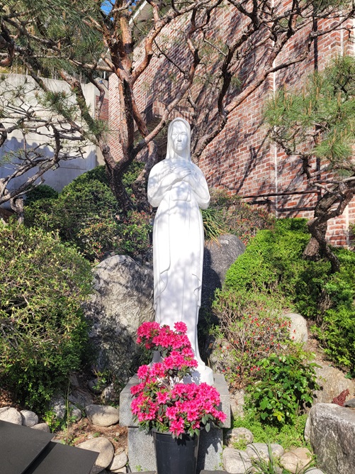 서울 성북동성당 성모상