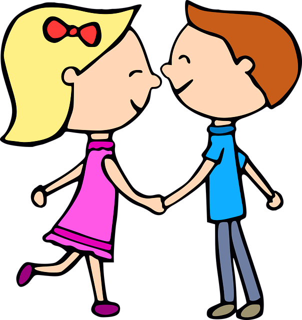 금발의 단발머리 여자와 갈색머리 남자가 손을 잡고 웃고 있다. 서로 사랑하는 연인이다.