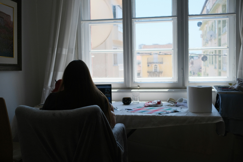 1인 가구와 희소성: 소형주택, 소포장 식품, 작은 가전의 경제학