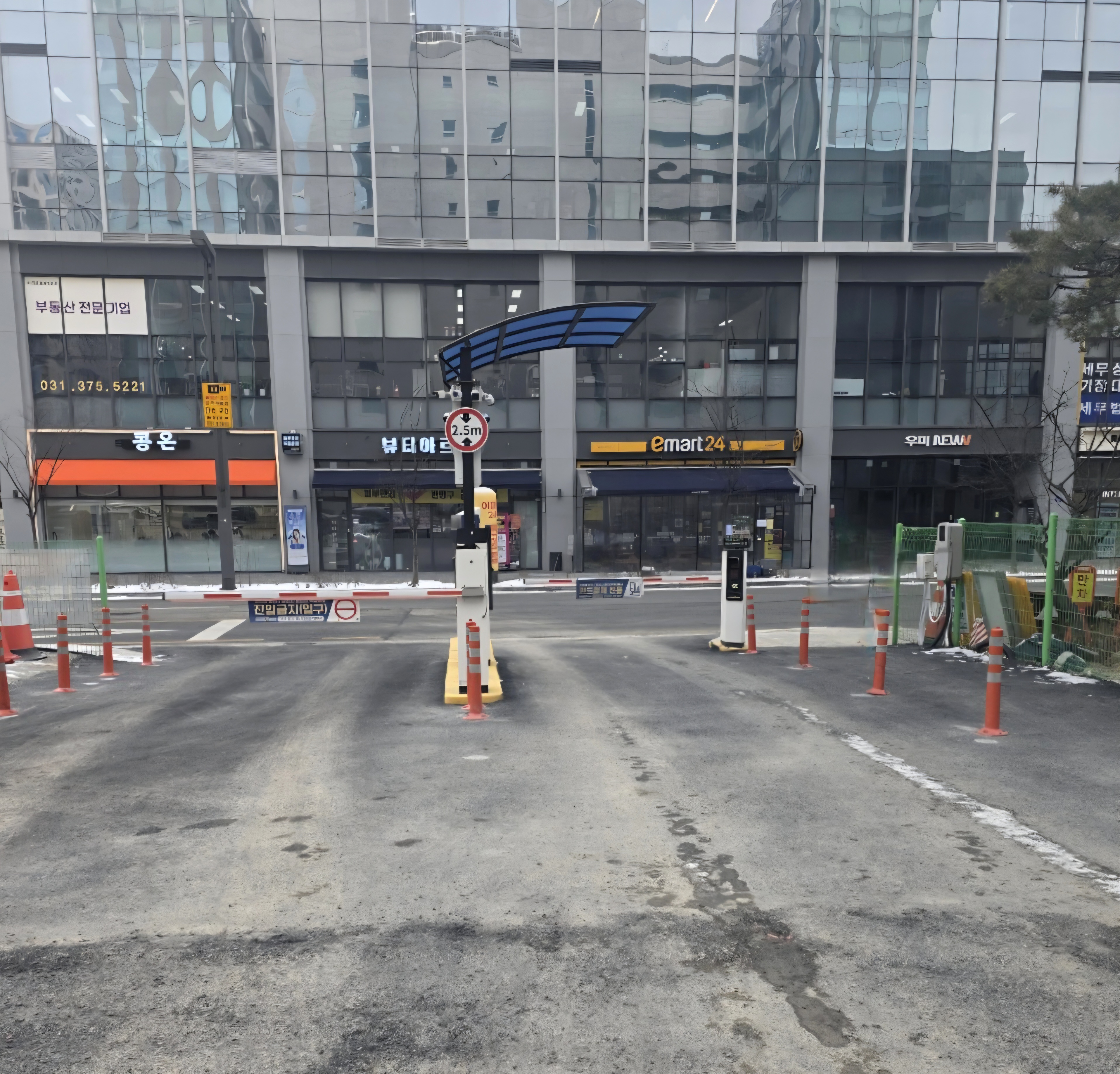 나대지-빈-땅을-주차장으로-활용한-사례입니다.