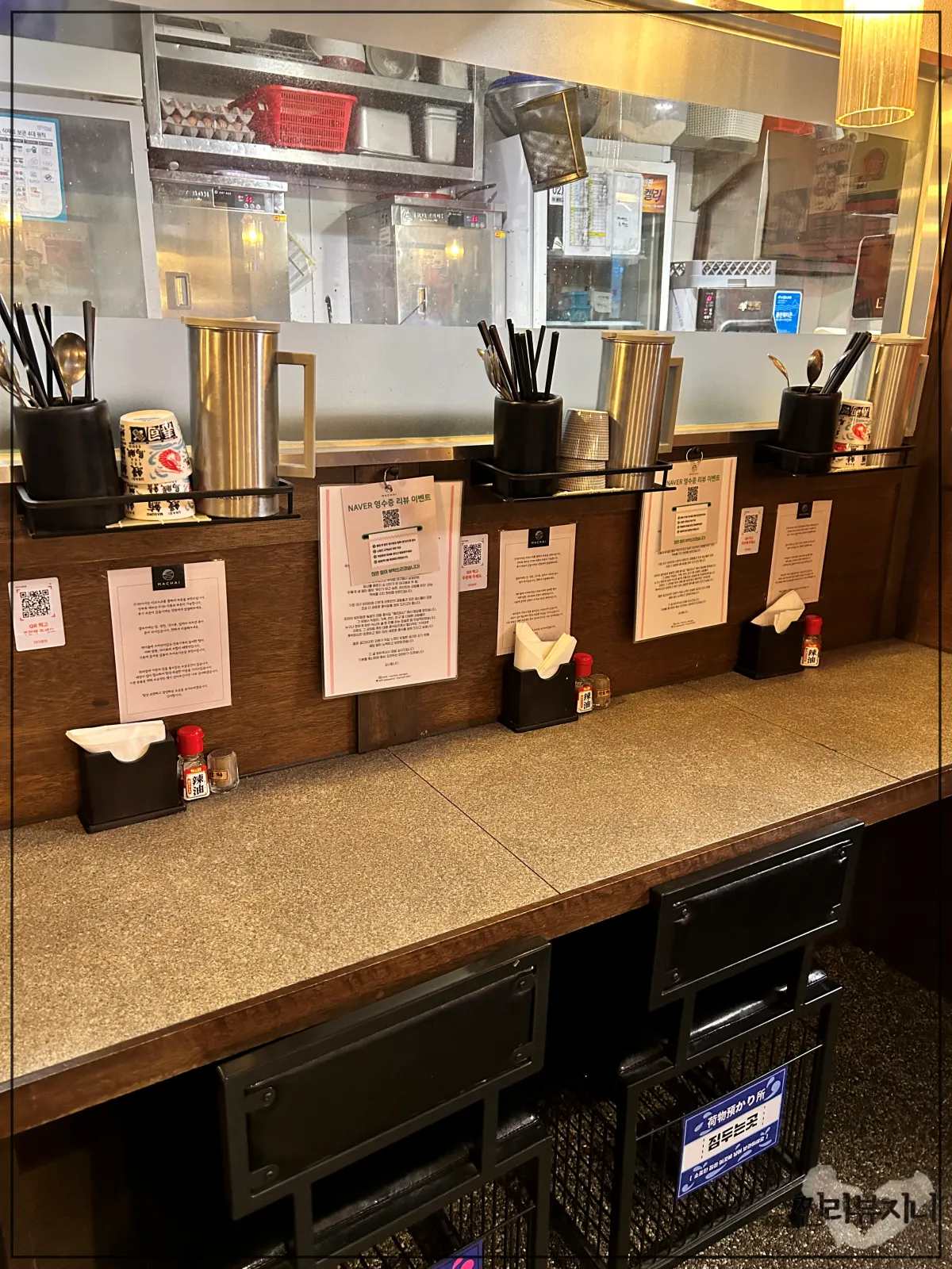 잠실-방이동-먹자골목-중식집-마차이-내부-일자로-앉을수-있는-다찌석