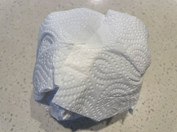 사과 보관법 - 키친타월로 감싸기