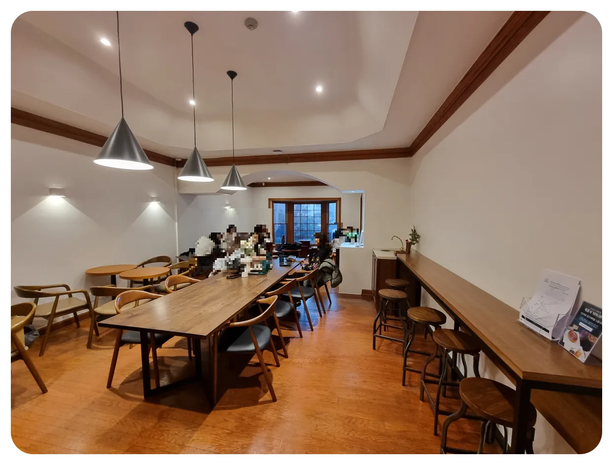 삼성역-포스톤즈-1층-내부