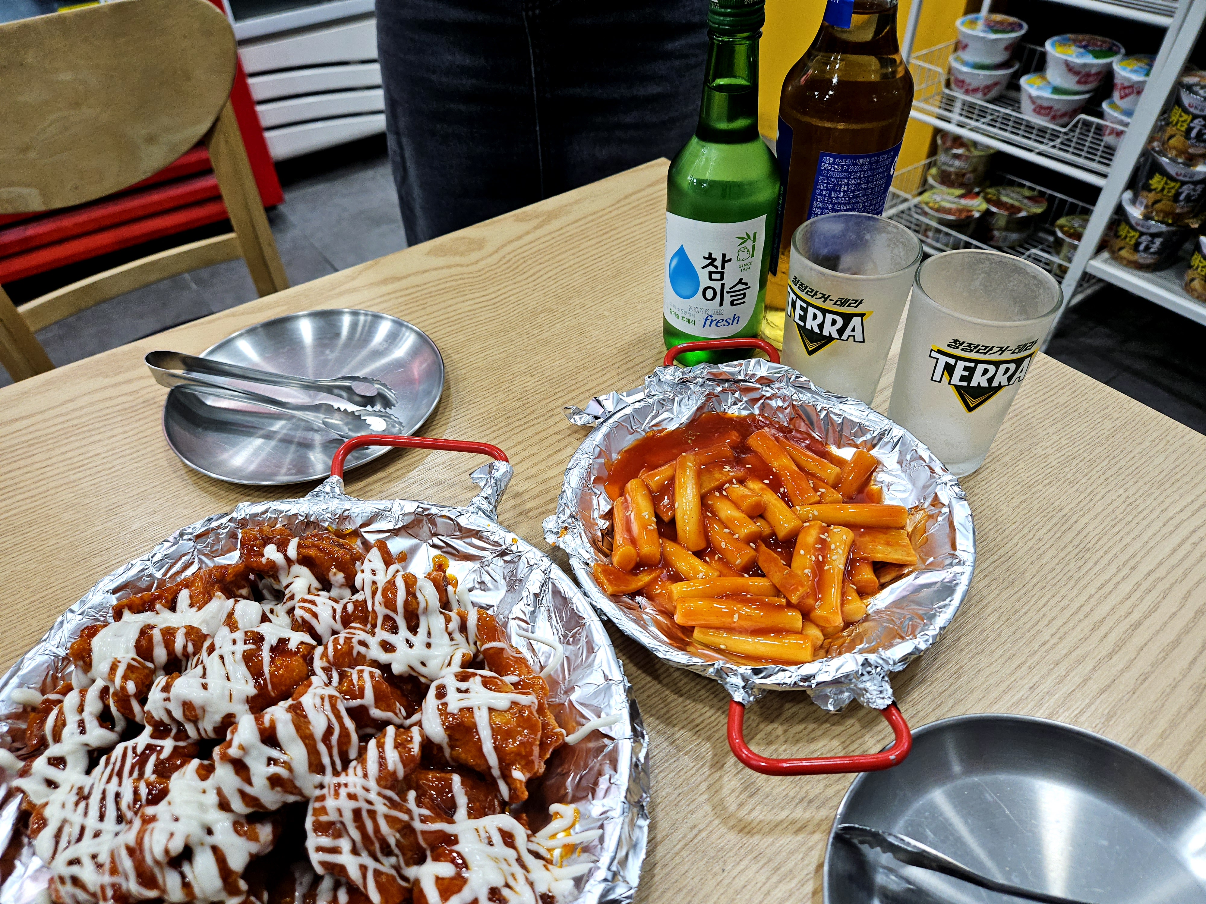 네네치킨 레드마블과 떡볶이, 소맥조합