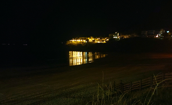 어두운 모항해수욕장