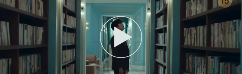 고급스럽고 책장에 책들이 빼곡히 있는 실내를 배경으로 서하가 책 바라보고 있는 이번 생도 잘 부탁해 9회 장면