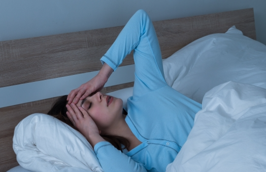 잠 못 들게 하는 어깨 통증, 왜 생길까요?