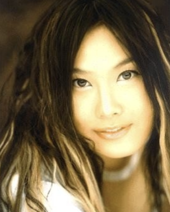 가수 김현정 활동 당시 앨범 재킷 사진 모습