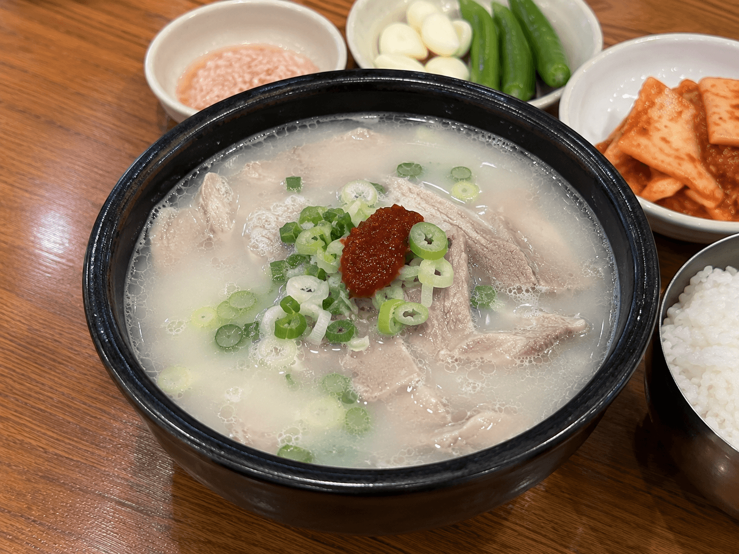 구수한 국물의 부산 돼지국밥