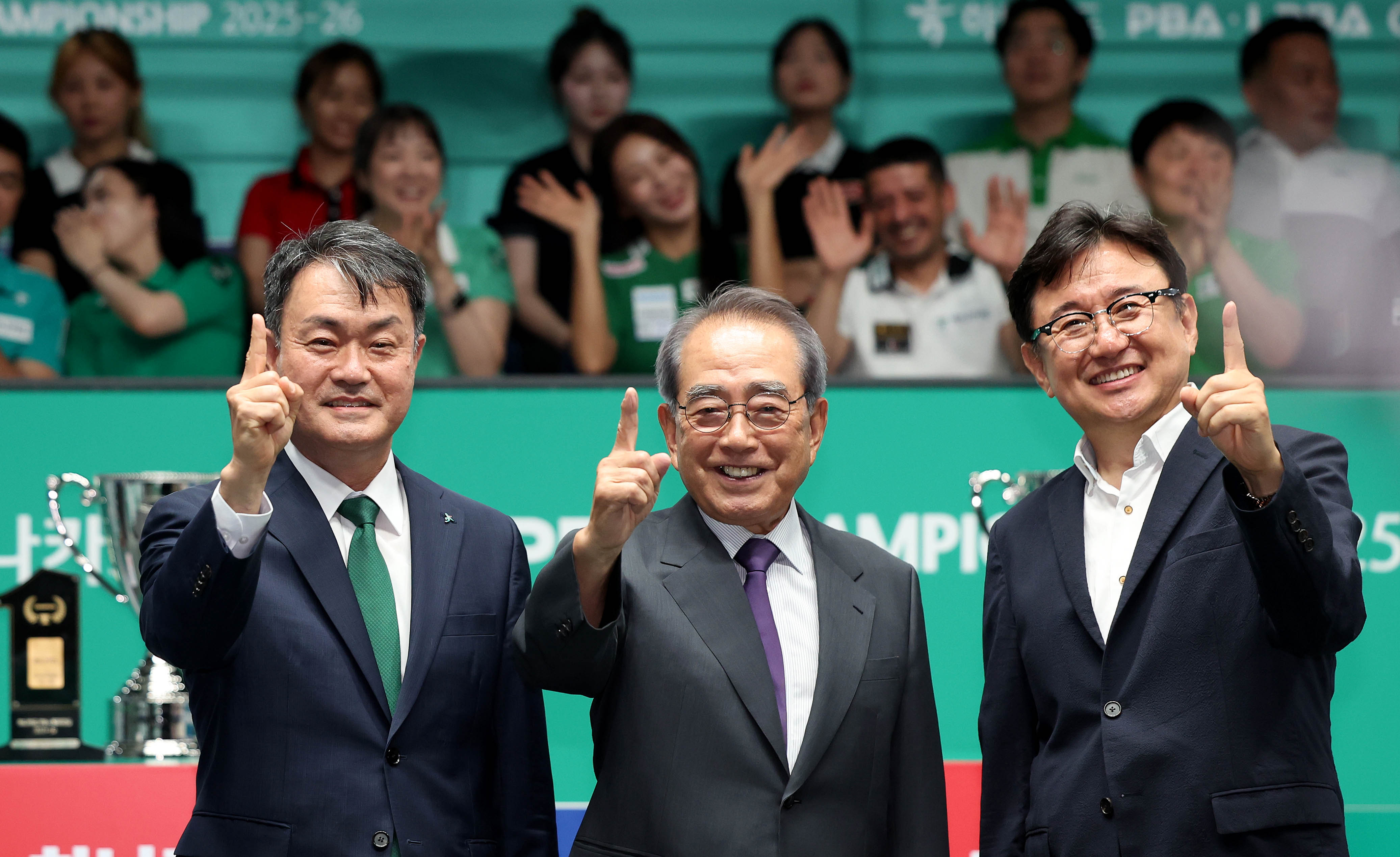 성영수 하나카드 대표이사, 김영수 PBA 총재, 장상지 PBA 부총재 사진