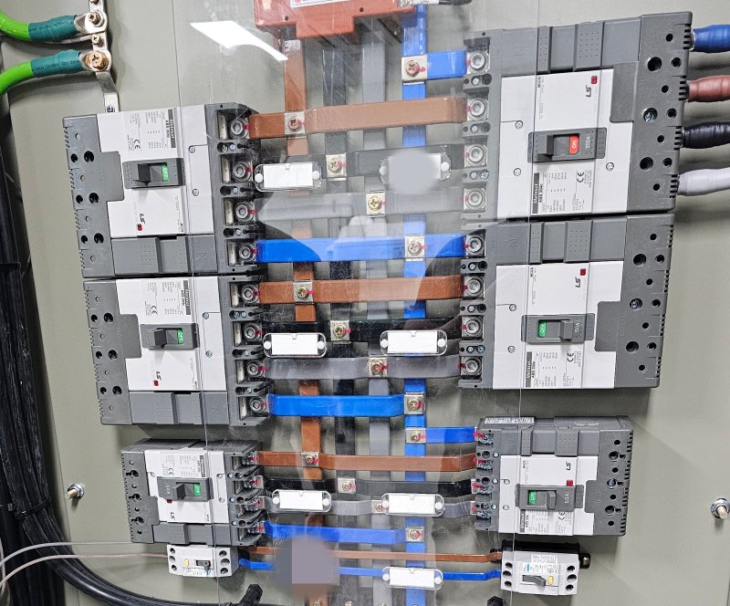 분전반 내부 차단기
