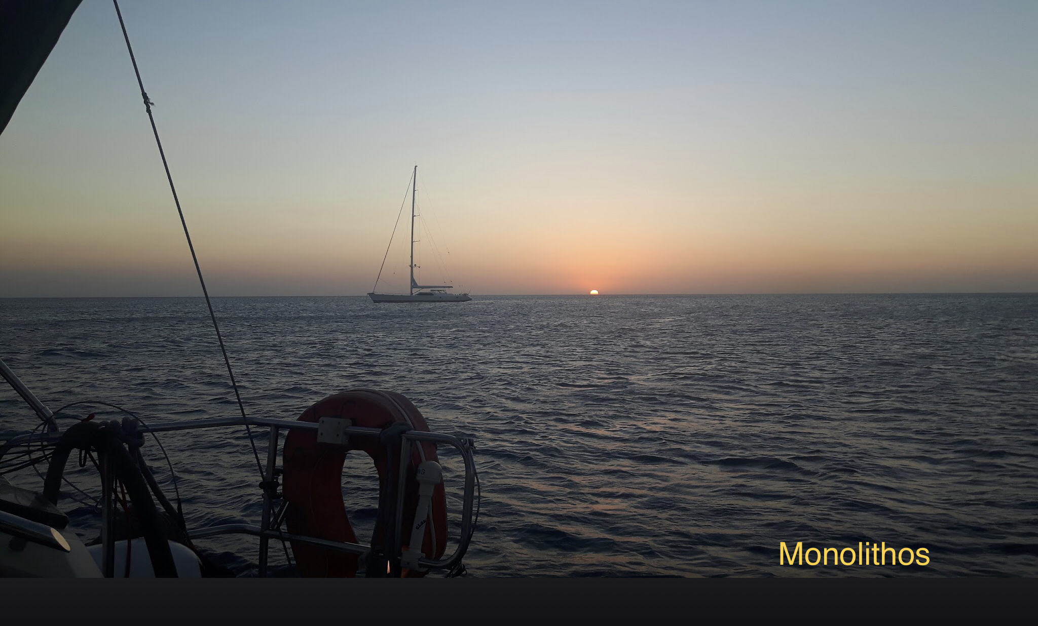 산토리니 그리스 키클라데스 세일링 요트 유럽자유여행 모노리토스 항구