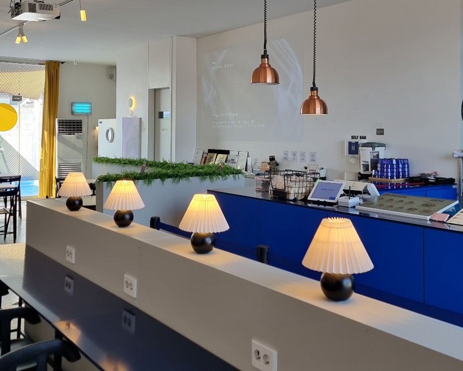 므므흐스 버거 매장 내부