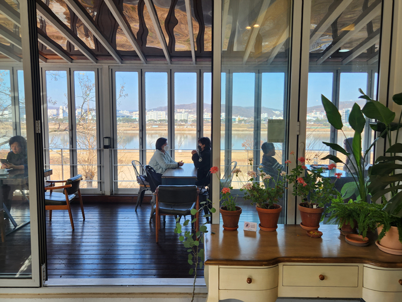 유아히어카페_전경