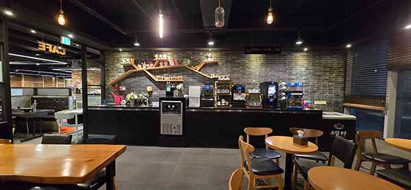 무료 커피와 아이스크림 바