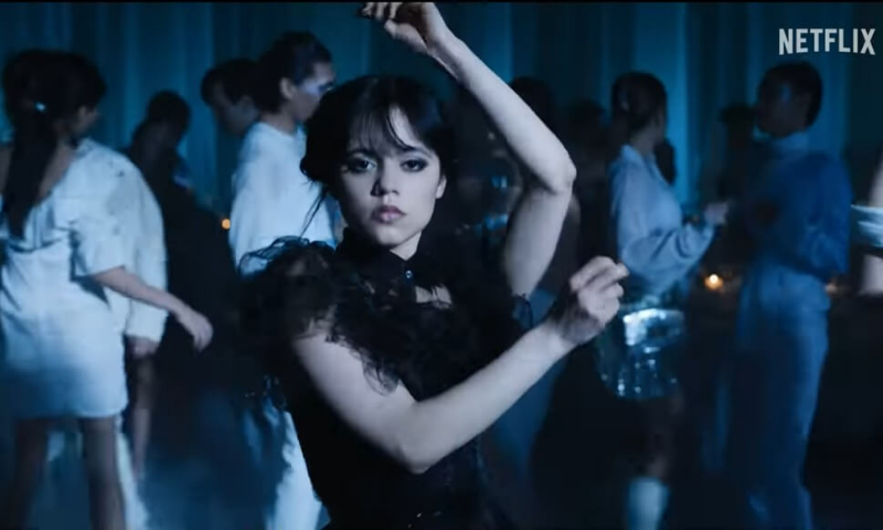 웬즈데이가 춤추는 모습