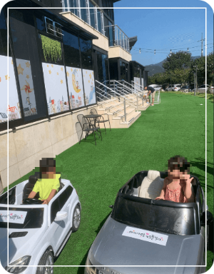 상주 아이사랑키즈 풀빌라 독채 자동차 탄 아이들