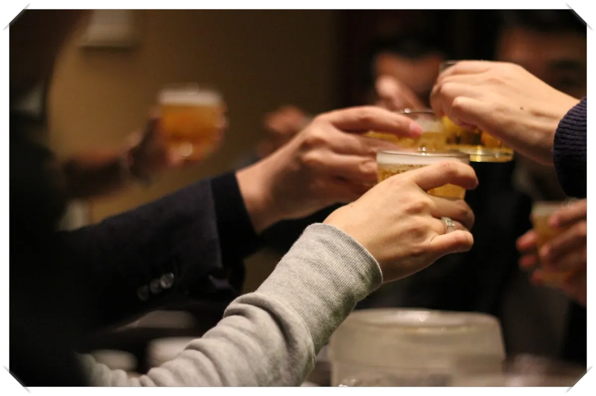 회식자리-술-건배