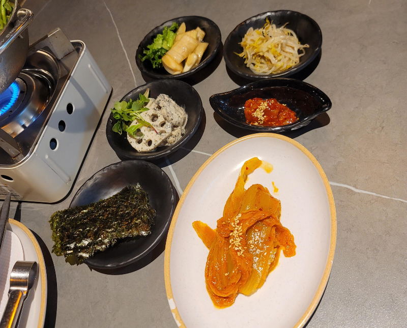 을왕리 꾸덕집 기본반찬 및 묵은지 김치찜