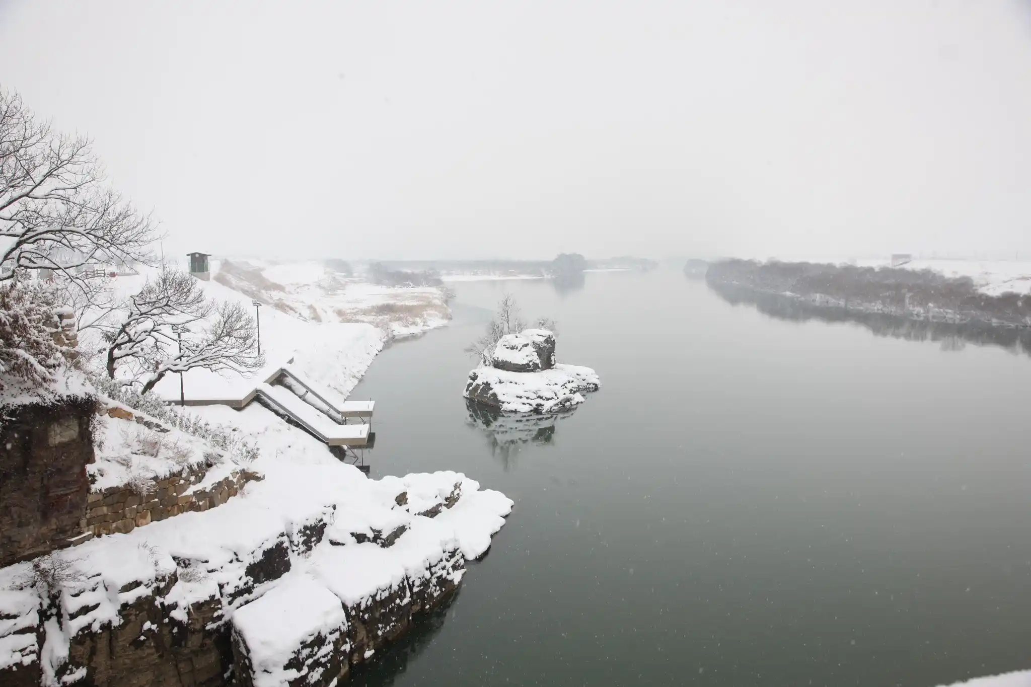 의령 솥바위와 리치리치 페스티벌 &ndash; 소원을 들어주는 부자의 명소