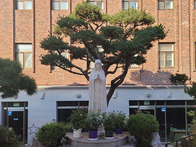 남양성당 성모동산 성모상 사진