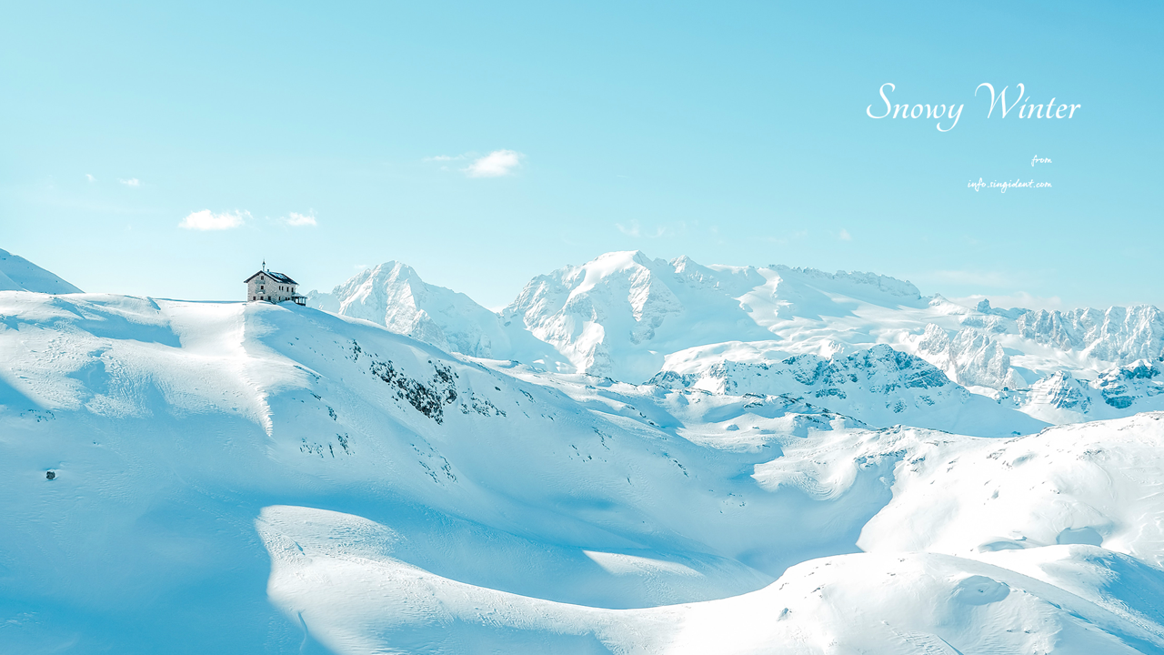 01 눈 덮인 산 위에 집 C - Snowy Winter 겨울배경화면